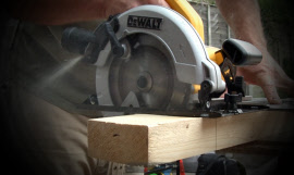 dewalt-circluar-saw-in-action_1